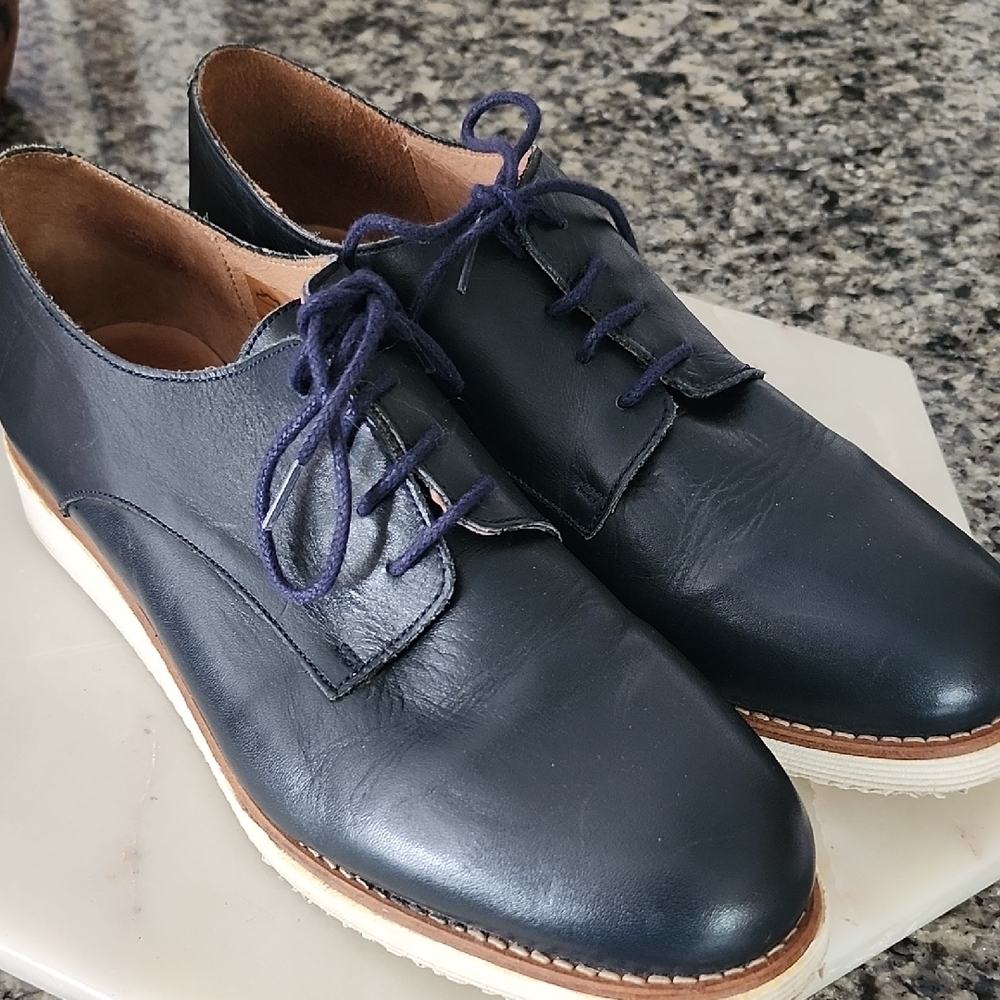 Woman's Navy Blue Lace up Loafers By Dolce Size 38